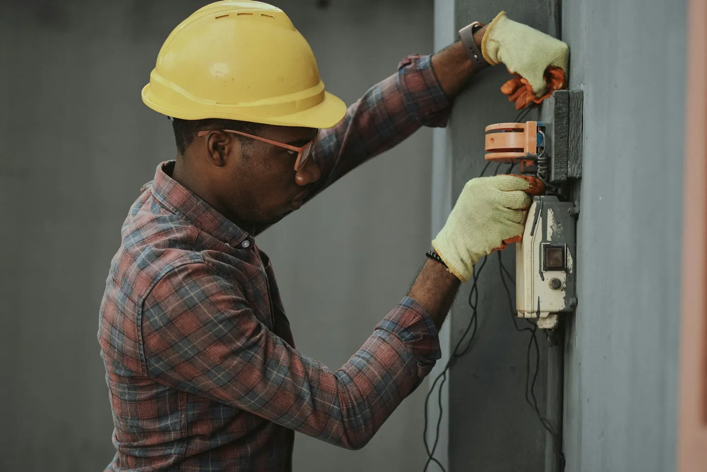 Engineer wiring a consumer unit on a new install